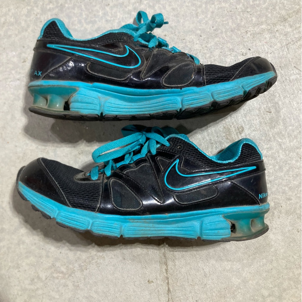 Nike Teal and Black Athletic Shoes